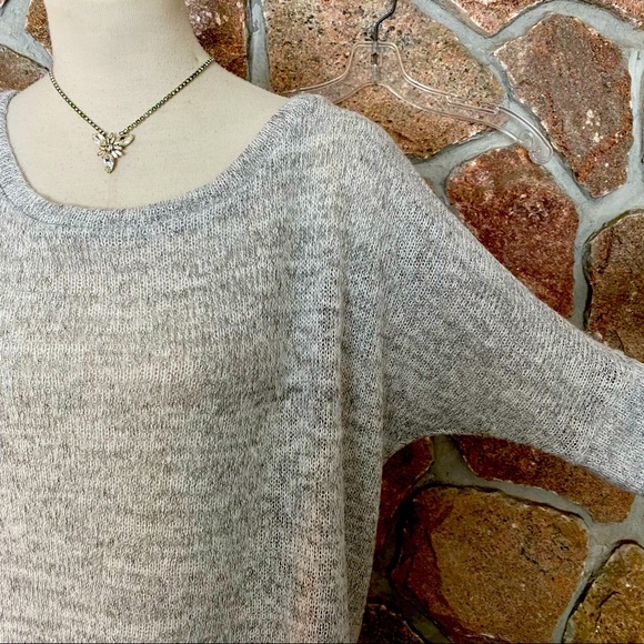 💍Entro brand cropped soft grey knit sweater. - Picture 2 of 5